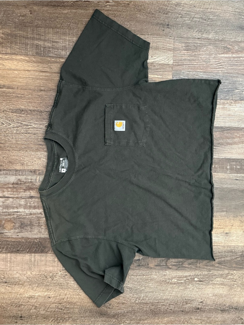 Carhartt Short-Sleeve Pocket Tee in dark gray size m cropped